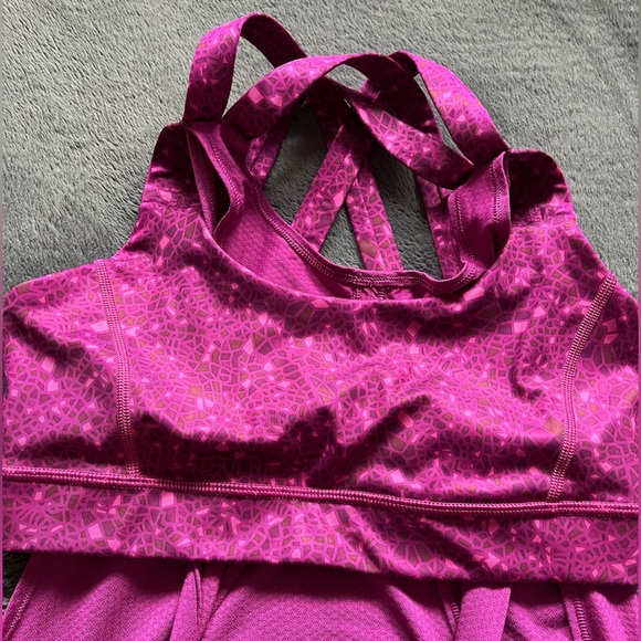 Lululemon Workout Athletic Tank Top with Built-in Sports Bra Size 6 in EUC - Picture 5 of 11